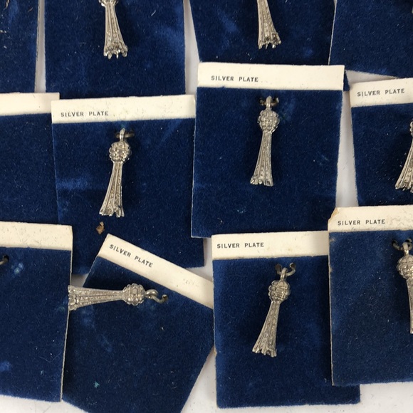 Lot of 32 Vintage 1982 World’s Fair Sunsphere Charms, Silver Plate Knoxville TN - Picture 3 of 6